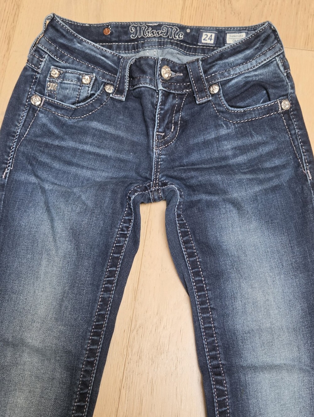 Miss Me Signature Crop Embellished Bling Jeans Size 24 JE8317C Low Rise - Picture 4 of 10